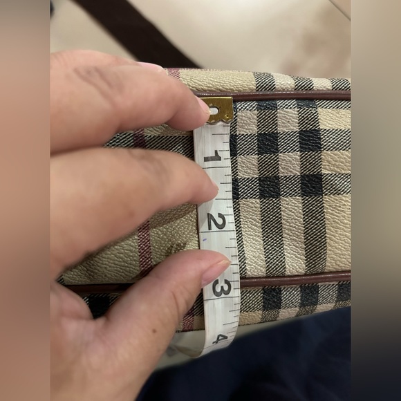 Burberry vintage crossbody unisex bag. Used gently. - Picture 14 of 16